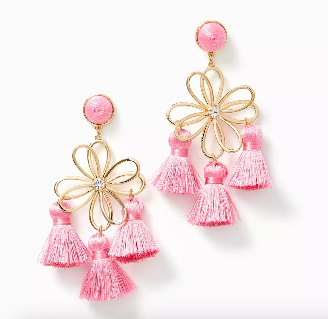 Come On Clover Earrings in Conch Shell Pink